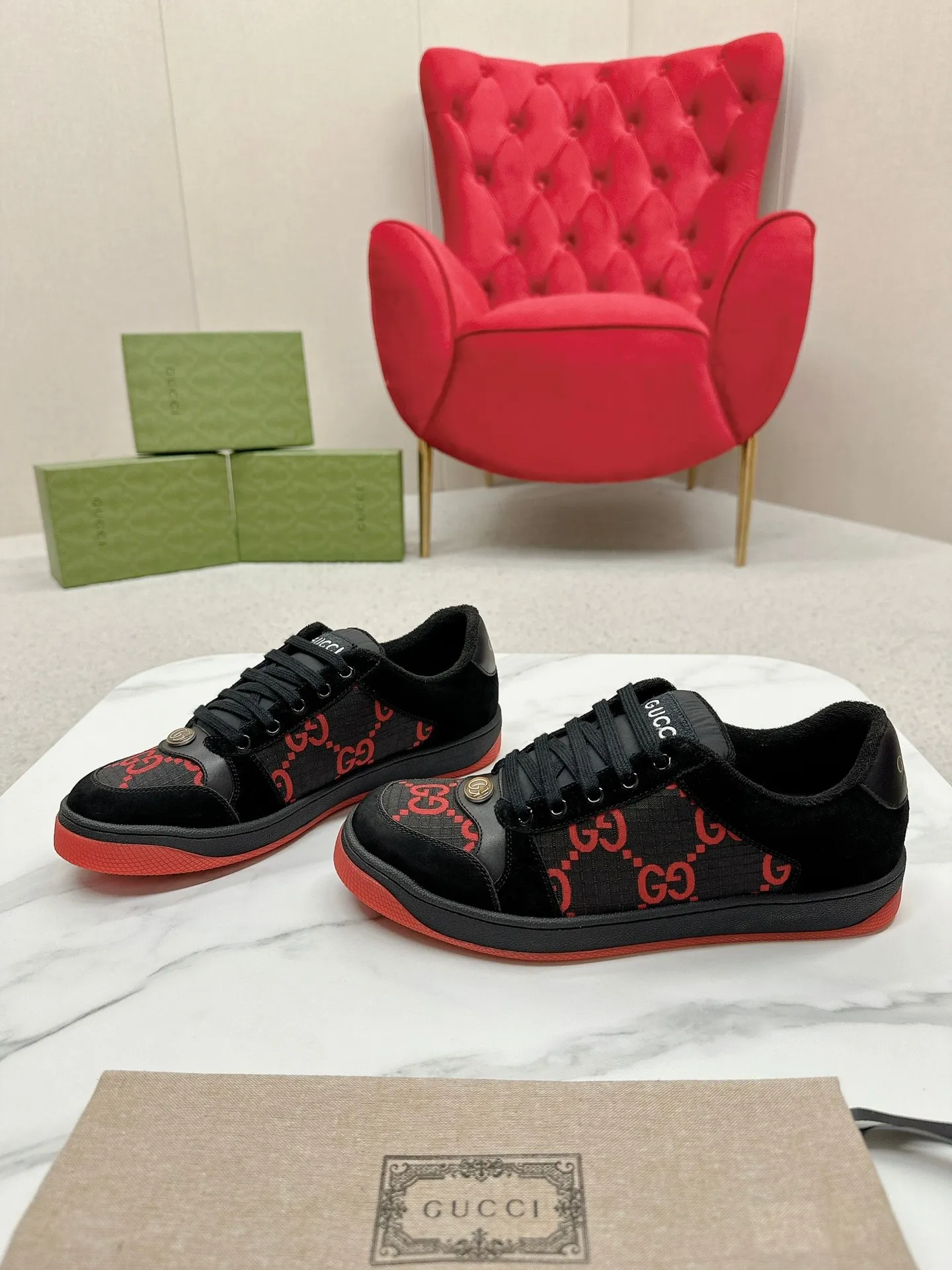 👟👟Ex-factory price 560👟👟 Men’s size +10 Gucci——purchased version GG series distressed dirty shoes-hot style is coming! 9 times out of 10 sales, you will definitely get the money. Ready stock! Spot goods! Spot goods! New colors added - the ultimate version on the market! Purchase the original version and develop it... fabric, material, outsole, and details can be compared at will! Open-mold Swarovski one-to-one replica rhinestone chain...Metal cherry pendant...Metal double G crystal cylindrical mark...Gucci original customized narrow webbing...Super flash series - flash diamond chain. The cherry decoration is detachable and can be changed into two to match with each other to show your personality. Exclusive color-brushed cowhide fabric. Hand-made distressed is very textured and has a sense of luxury! The details of the workmanship can be seen in the drawings, and no line is missed. The original terry cloth is delicate, soft and more comfortable and breathable. The privately stamped two-color original TPU outsole (lower layer is wider, upper layer is narrower). Matching packaging⭐️ Size: Female 35-40 Male 39-44 (Female 41 Male 45 customized)